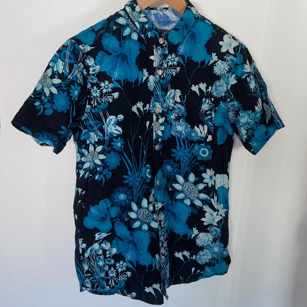 Modern Amusement Men’s S short sleeve button up shirt